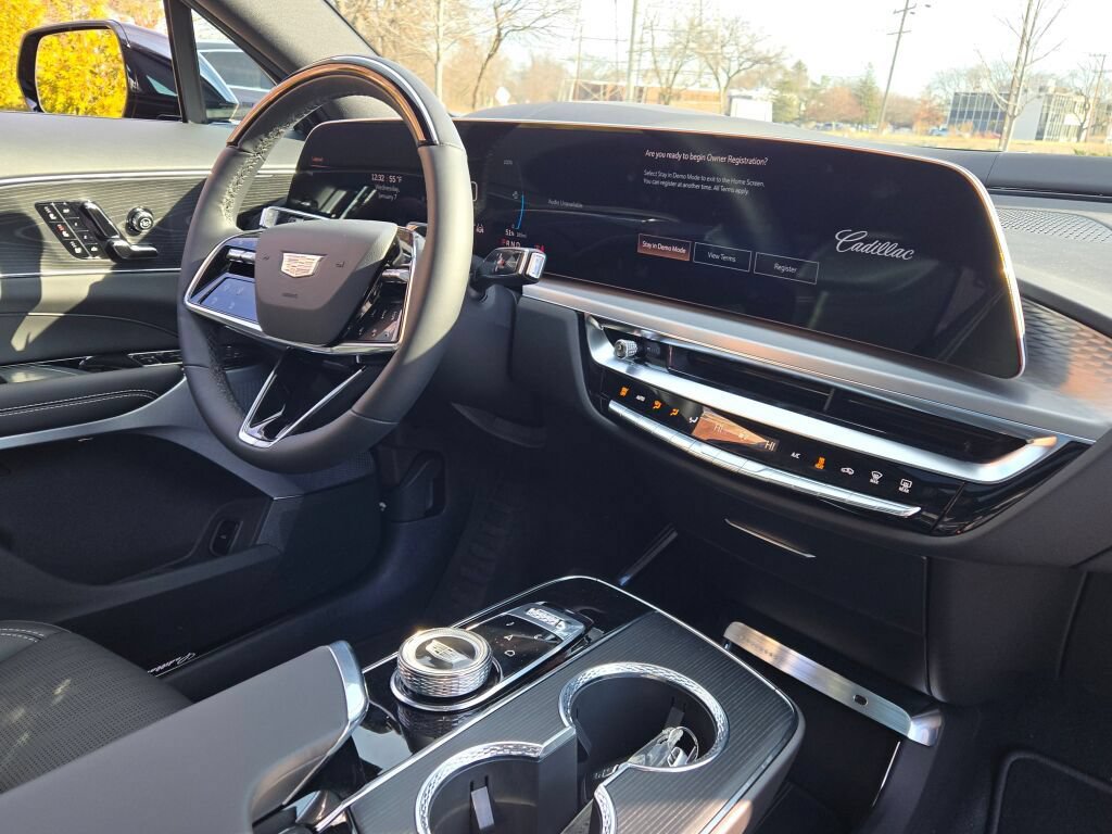 New 2026 Cadillac Lyriq Signature Sport AWD/4WD image 7