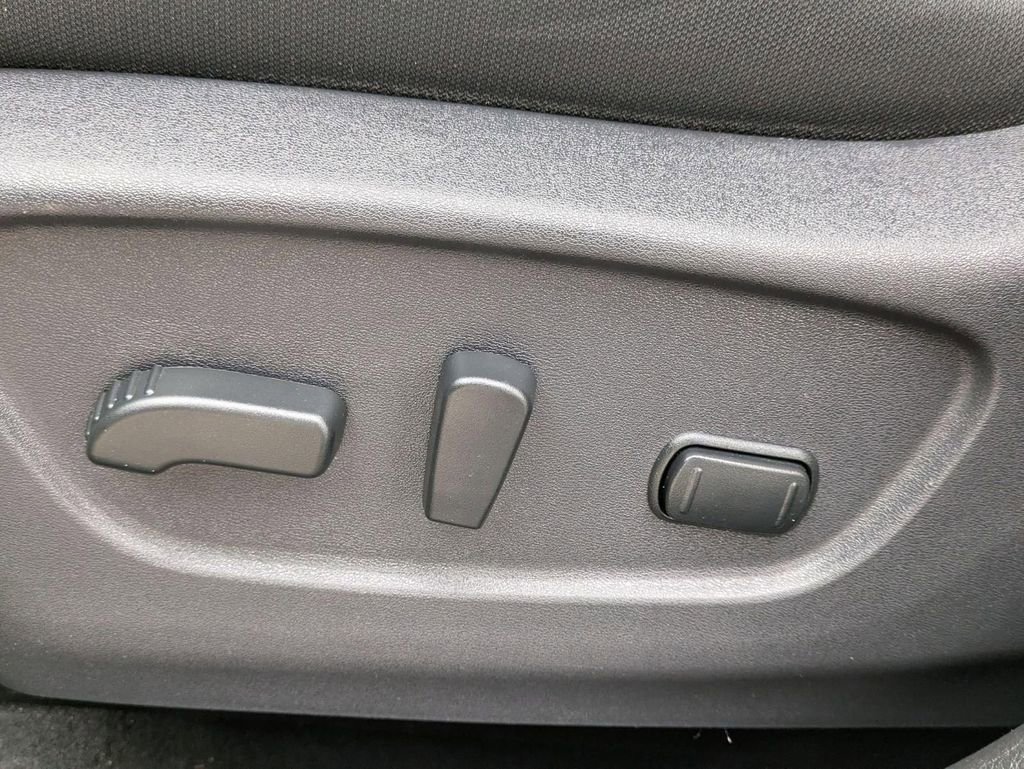 Used 2019 Nissan Rogue SV image 15