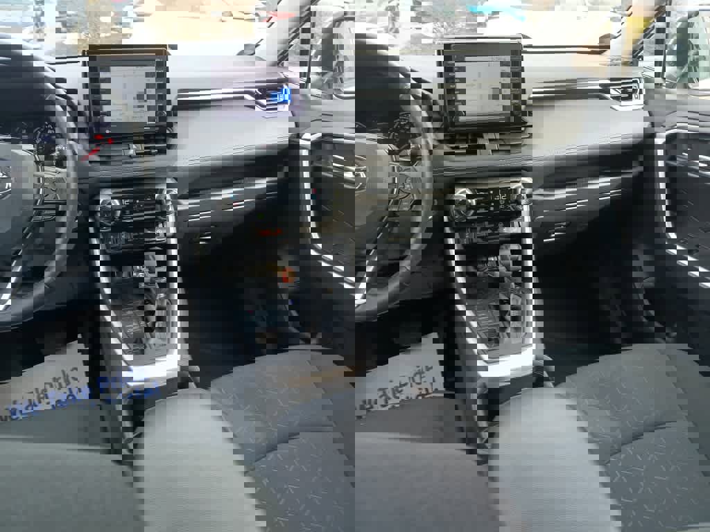 Used 2022 Toyota RAV4 XLE w/ Convenience Package image 22