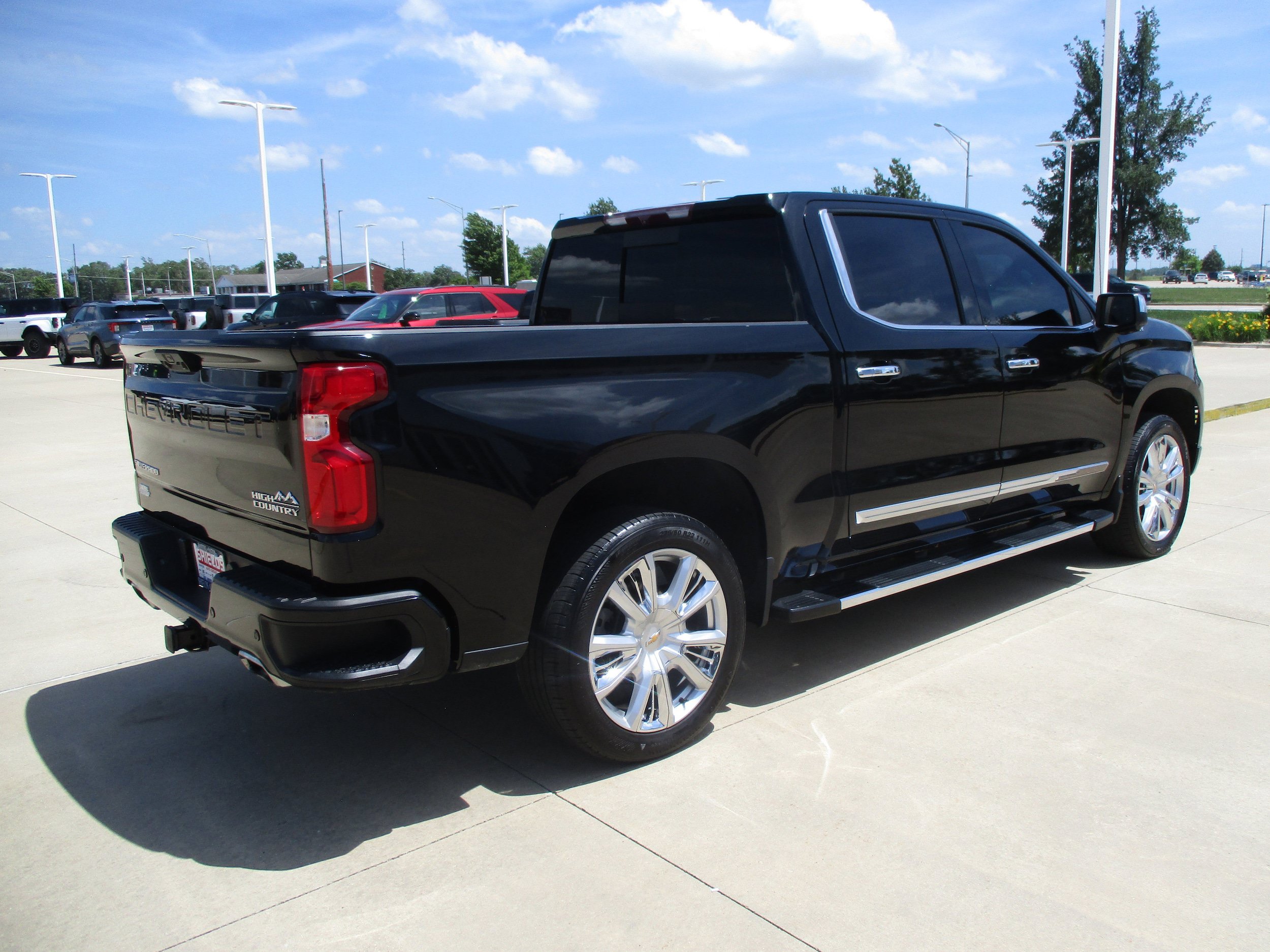 Used 2022 Chevrolet Silverado 1500 High Country w/ High Country Premium Package AWD/4WD image 8