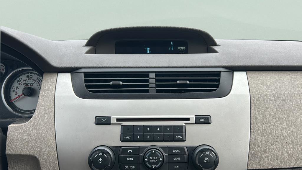 Used 2010 Ford Focus SE image 24