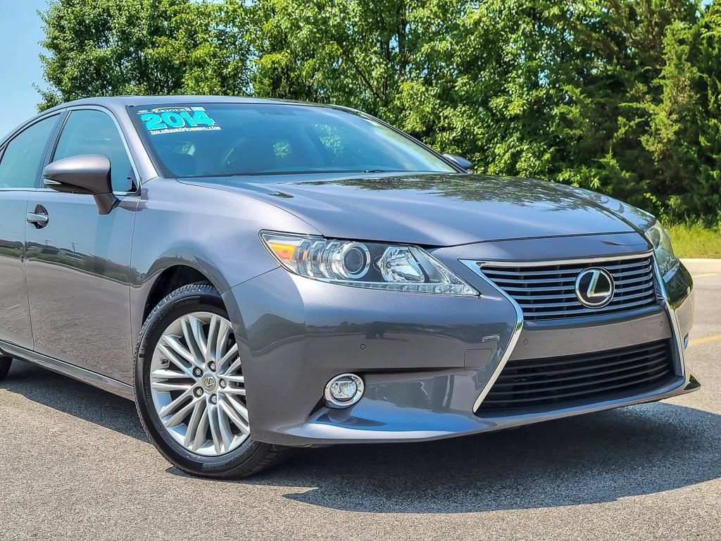 Used 2014 Lexus ES 350 w/ Luxury Package FWD image 2