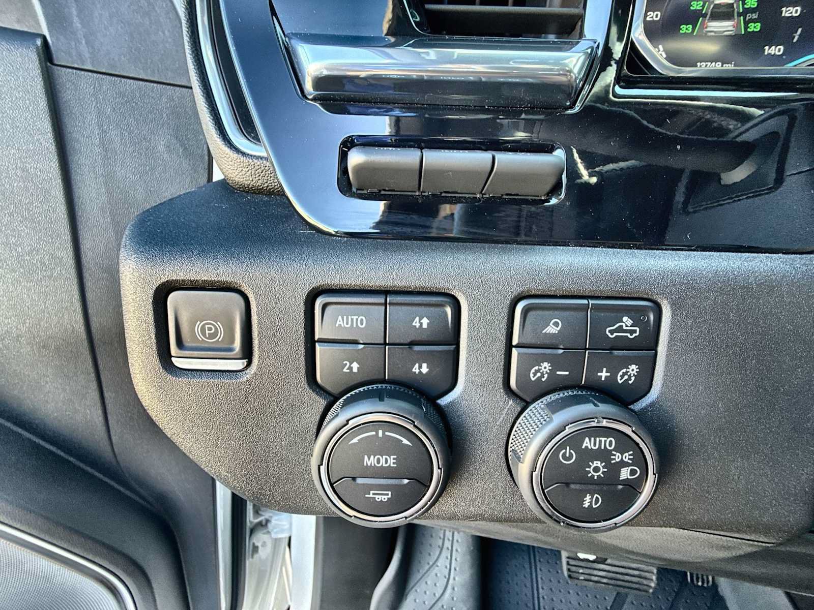 Certified 2023 Chevrolet Silverado 1500 High Country w/ High Country Premium Package AWD/4WD image 17