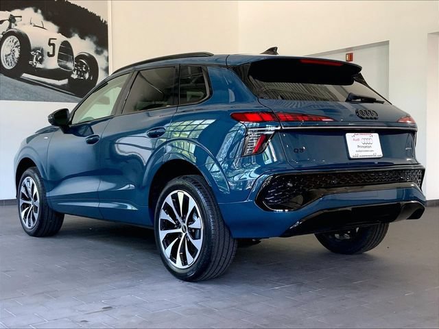 New 2026 Audi Q3 quattro 2.0T AWD/4WD image 3