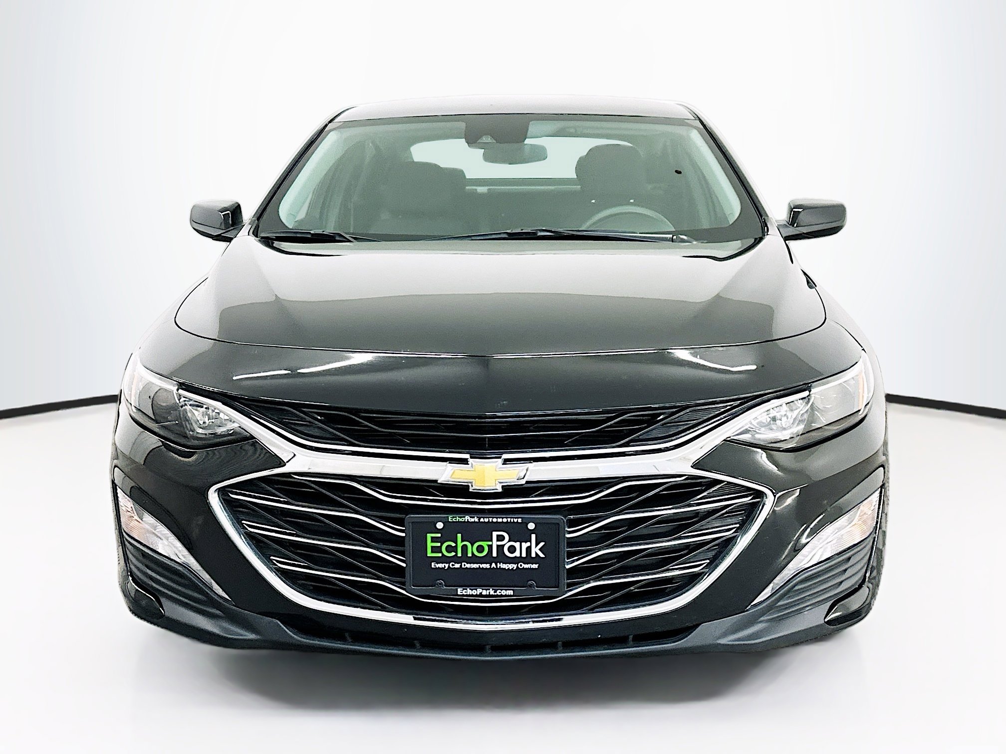 Used 2024 Chevrolet Malibu LT FWD image 2