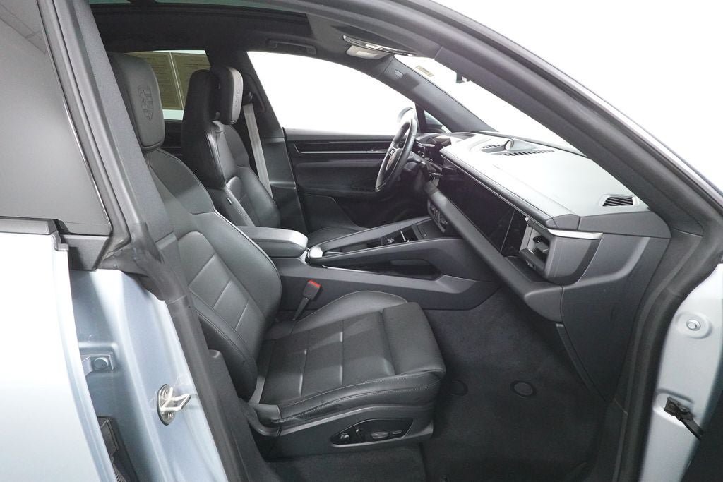 Used 2025 Porsche Macan 4 Electric AWD/4WD image 36
