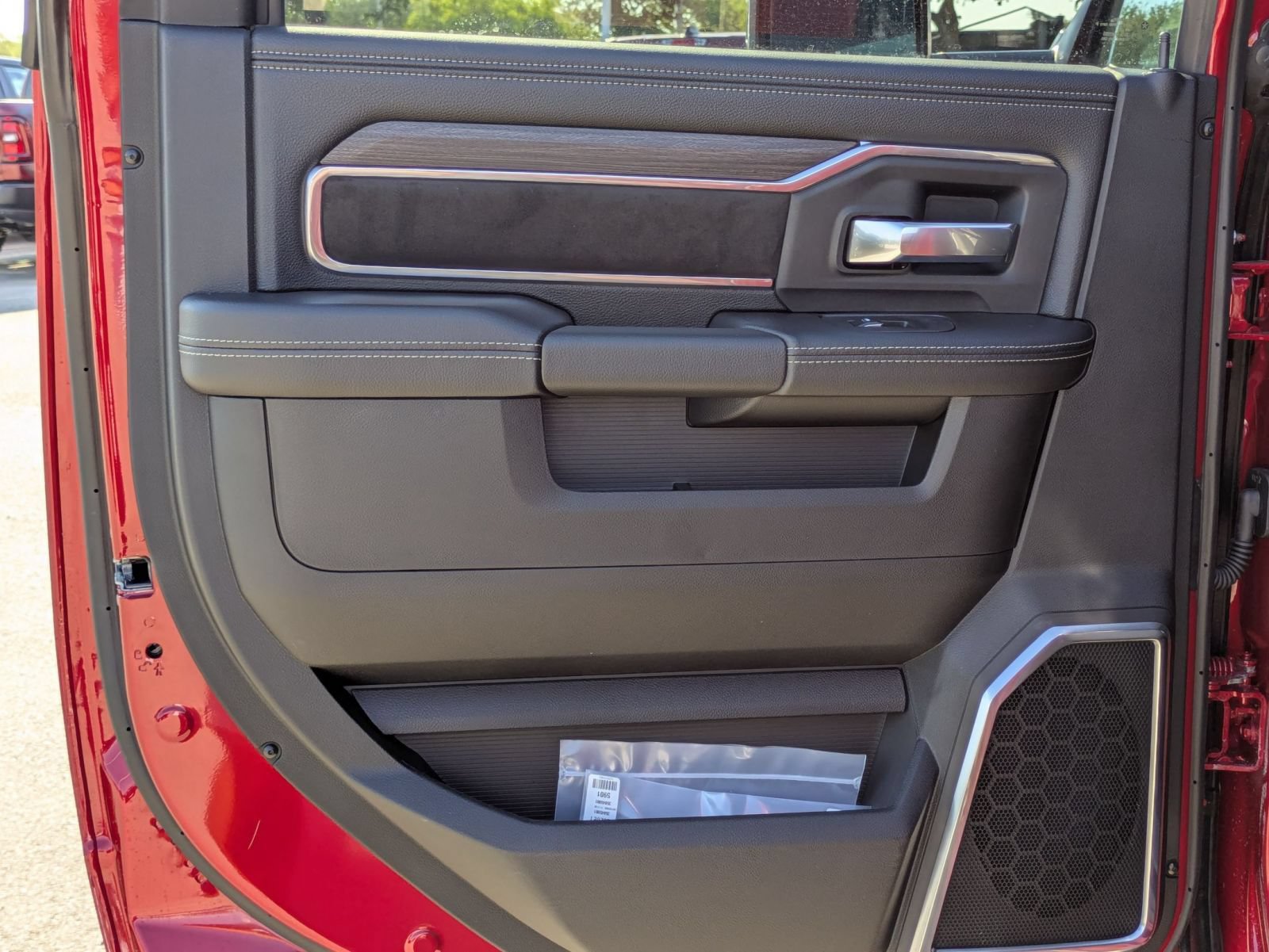 New 2026 RAM 2500 Laramie AWD/4WD image 13