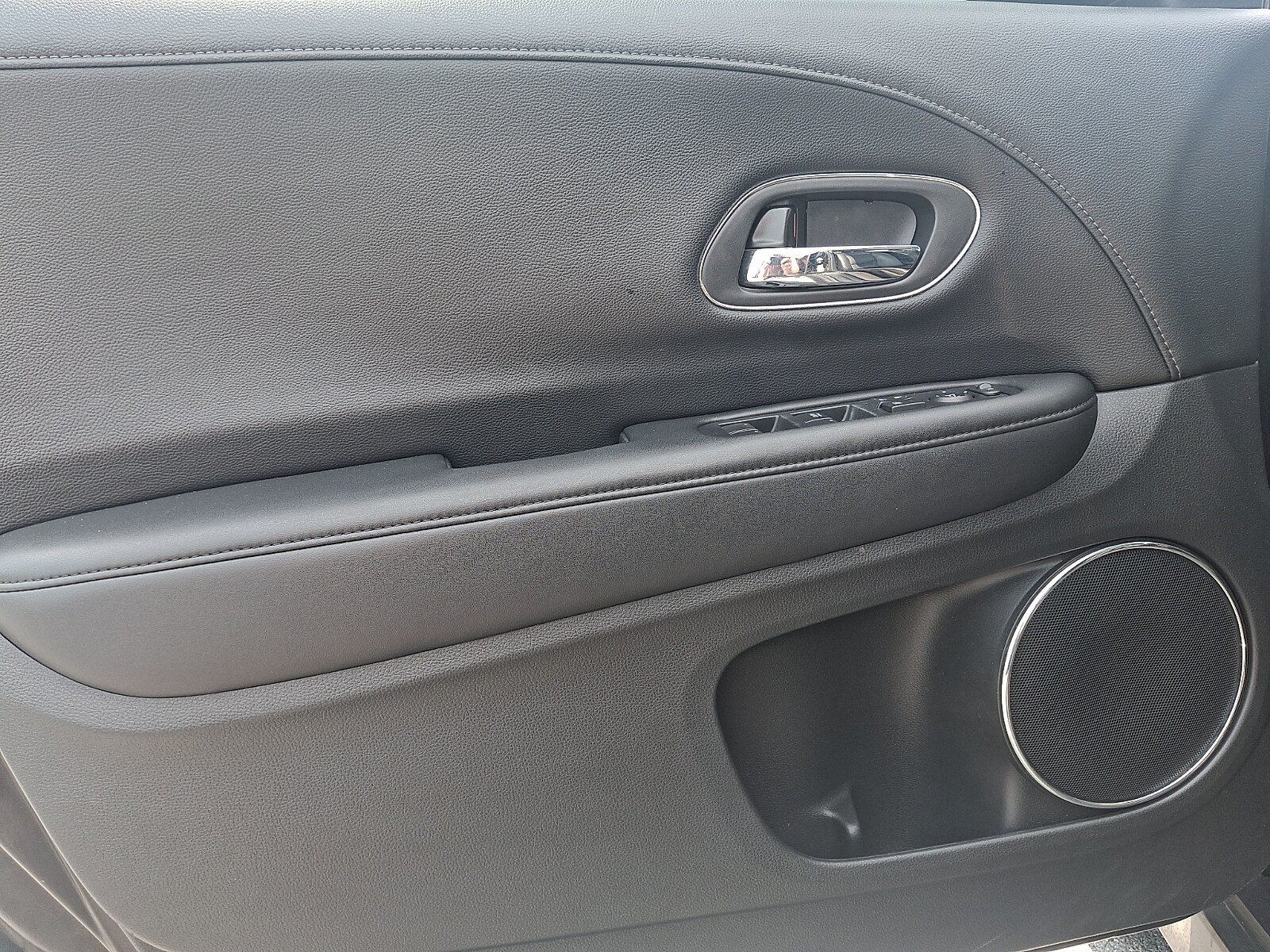 Used 2017 Honda HR-V EX-L image 12