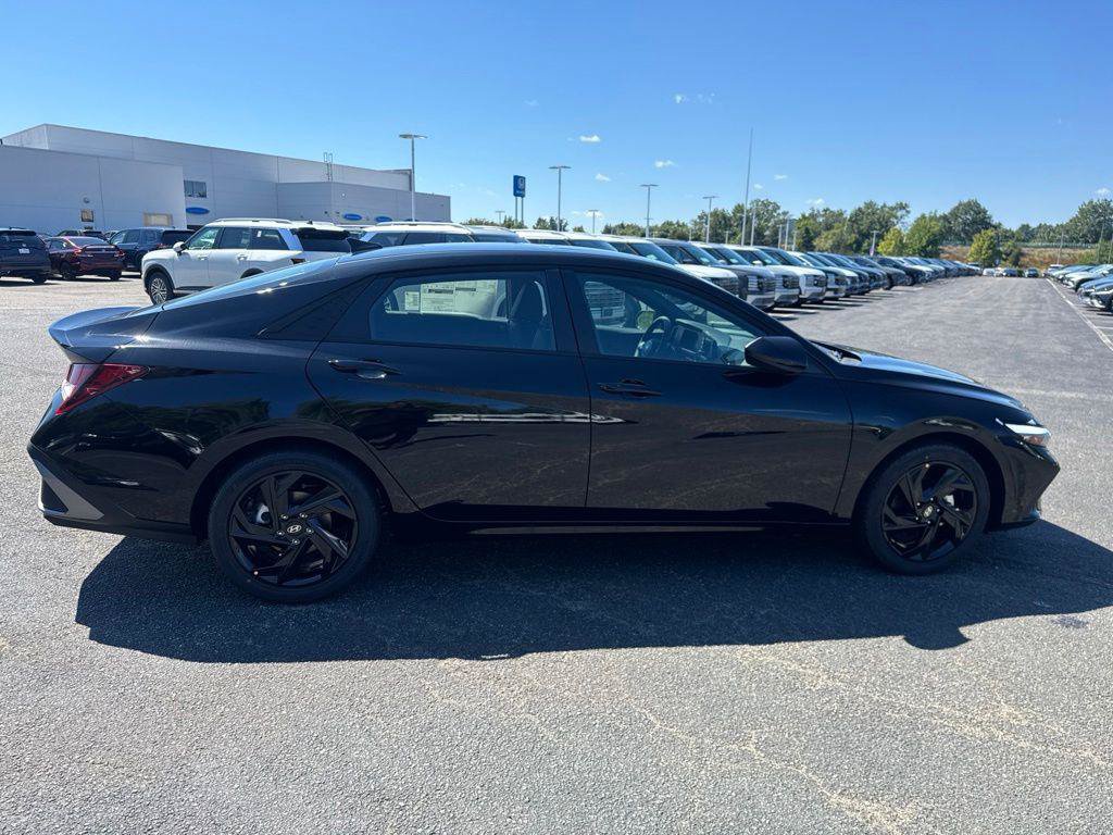 New 2026 Hyundai Elantra SEL Sport FWD image 6