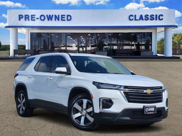 Used 2023 Chevrolet Traverse LT w/ LT Premium Package AWD/4WD image 1