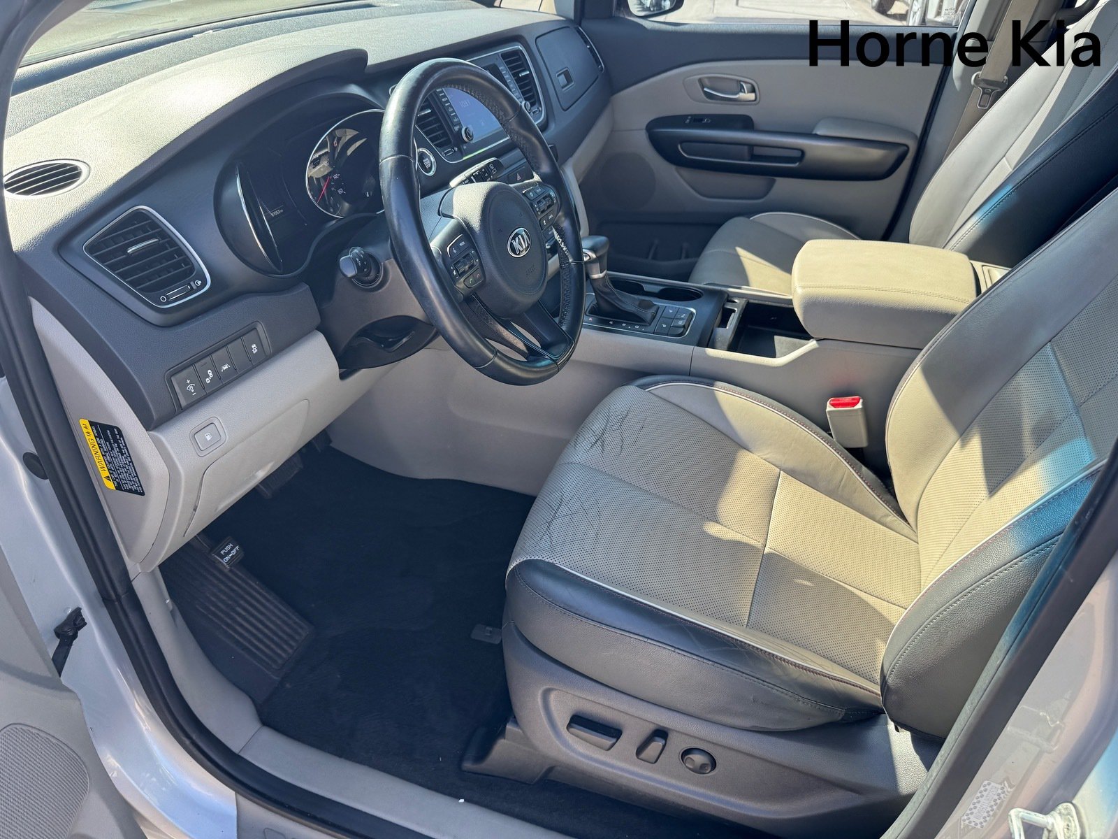 Used 2018 Kia Sedona LX w/ LX Essentials Premium Package FWD image 9