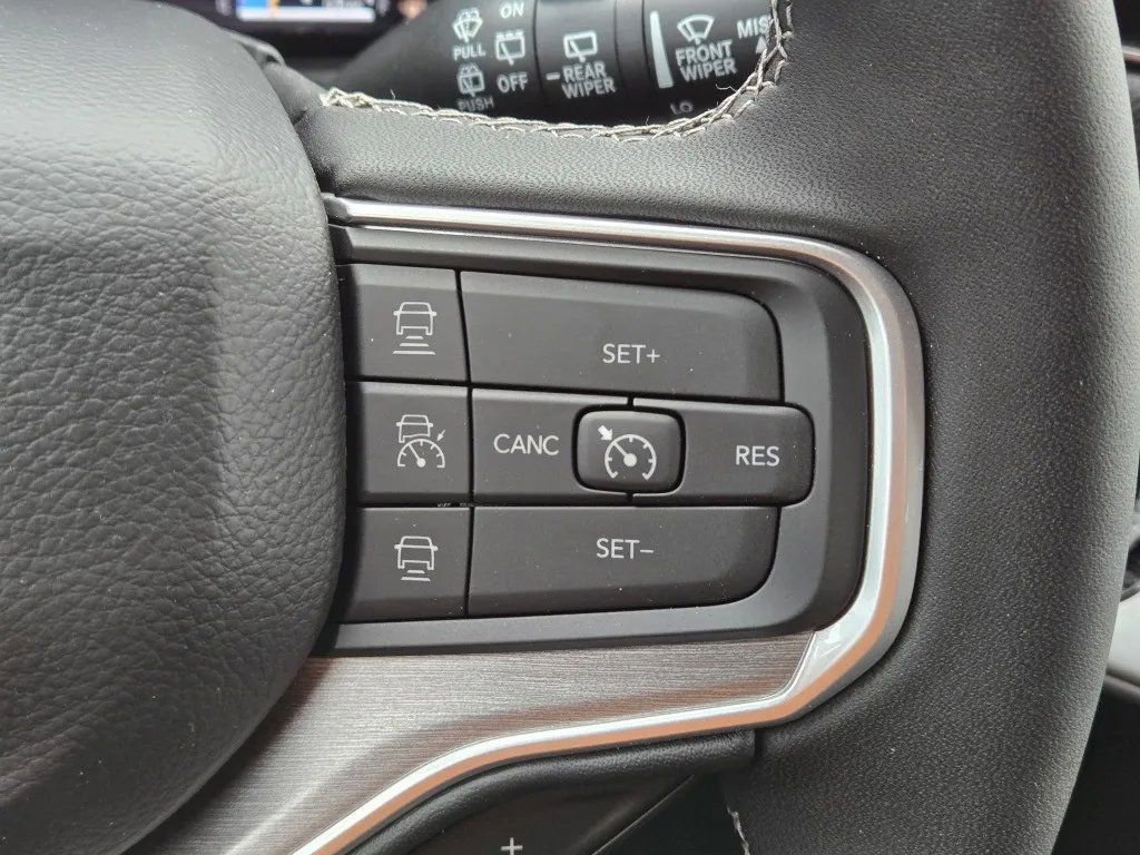 New 2025 Jeep Wagoneer 4WD w/ Premium Group I image 16