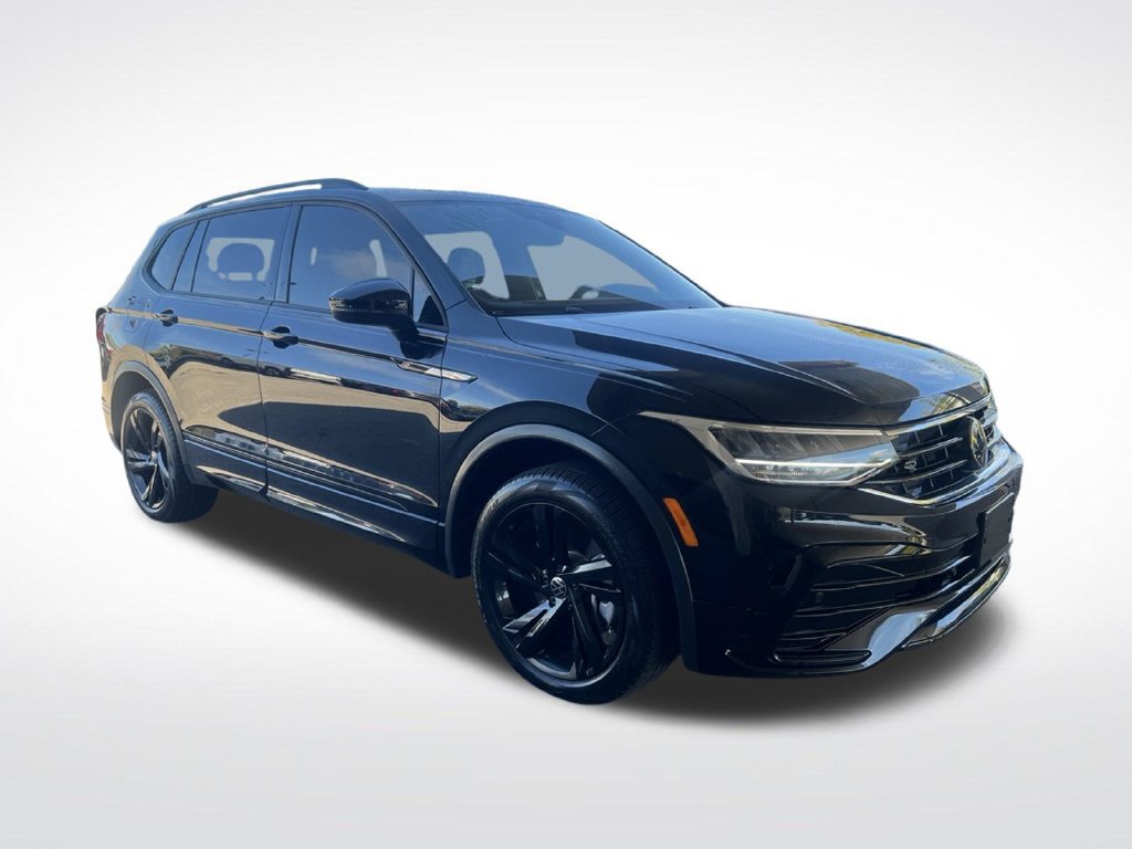 Used 2024 Volkswagen Tiguan SE R-Line w/ MDO Package, Two-Row AWD/4WD image 3