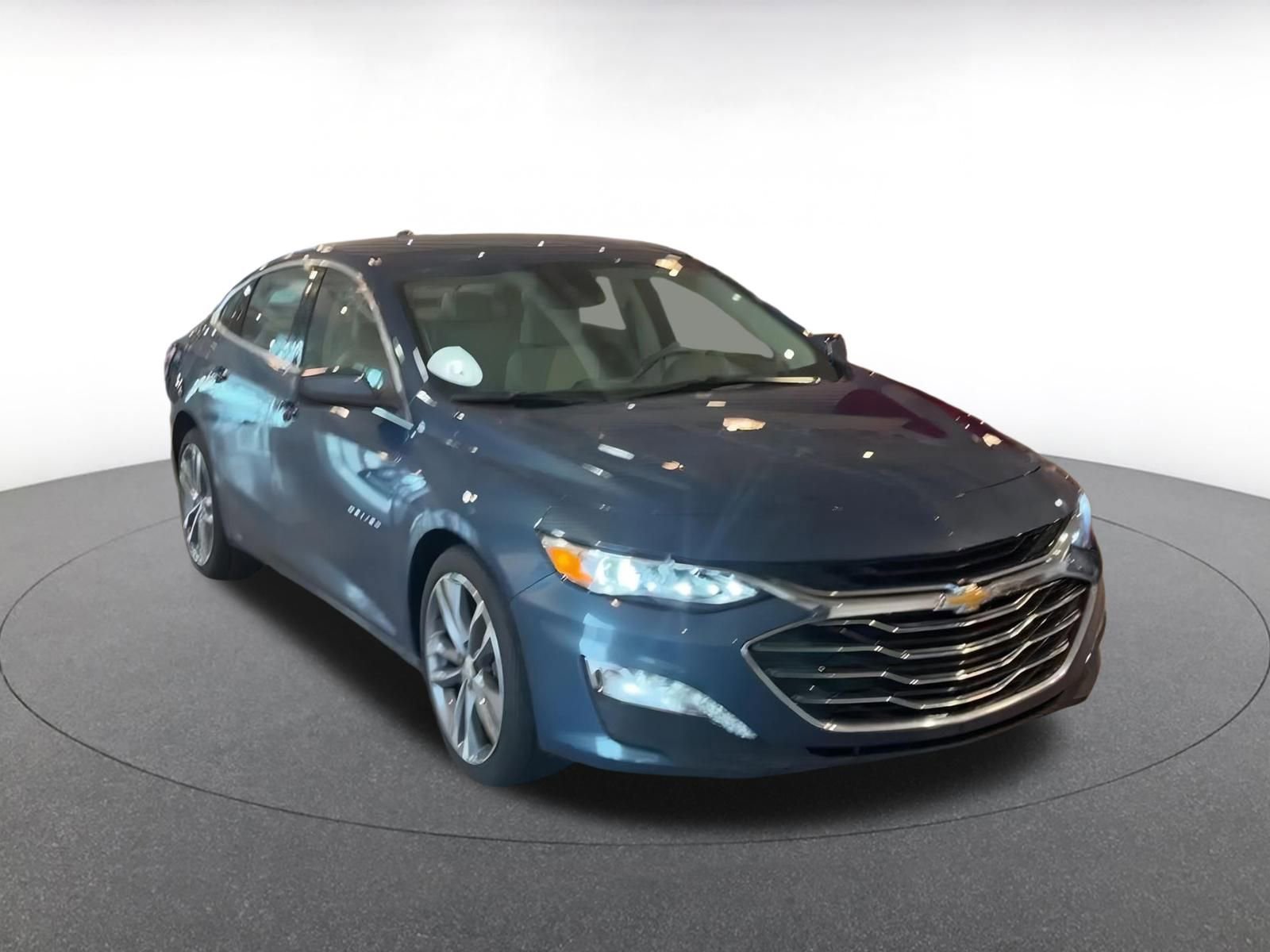 Used 2024 Chevrolet Malibu LT image 3