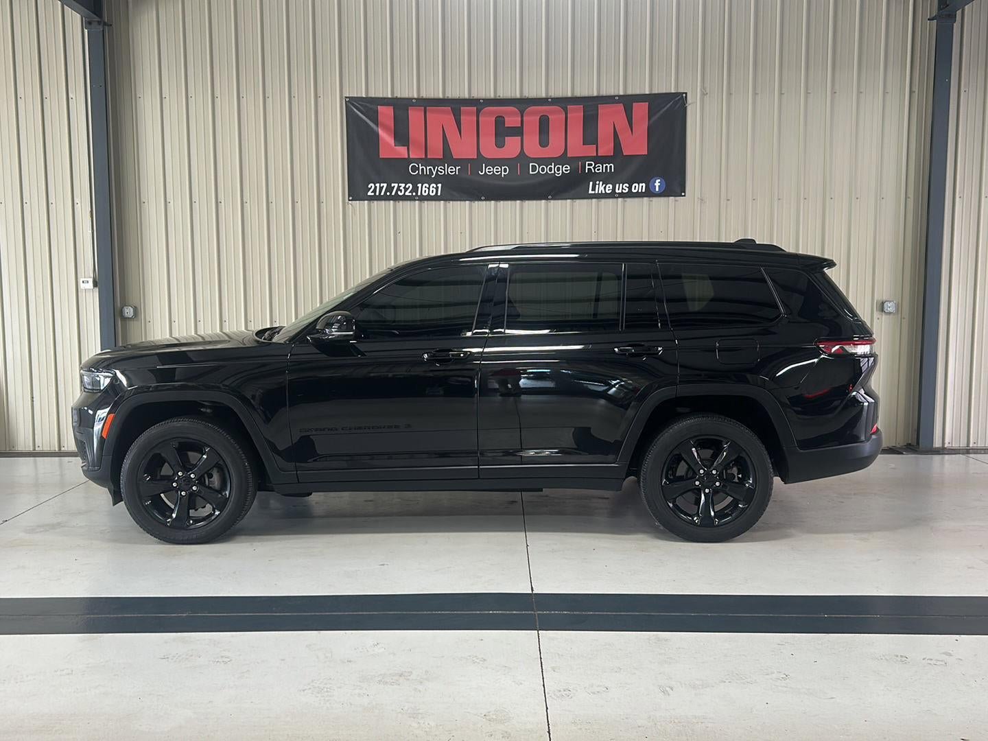 Used 2024 Jeep Grand Cherokee L Altitude image 2