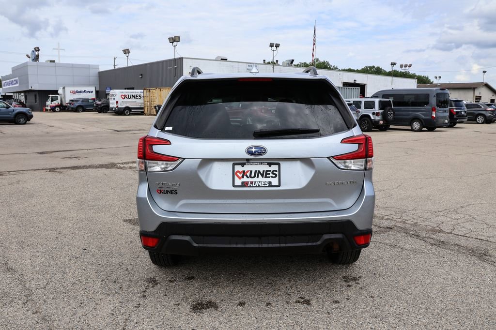 Used 2021 Subaru Forester Premium image 6