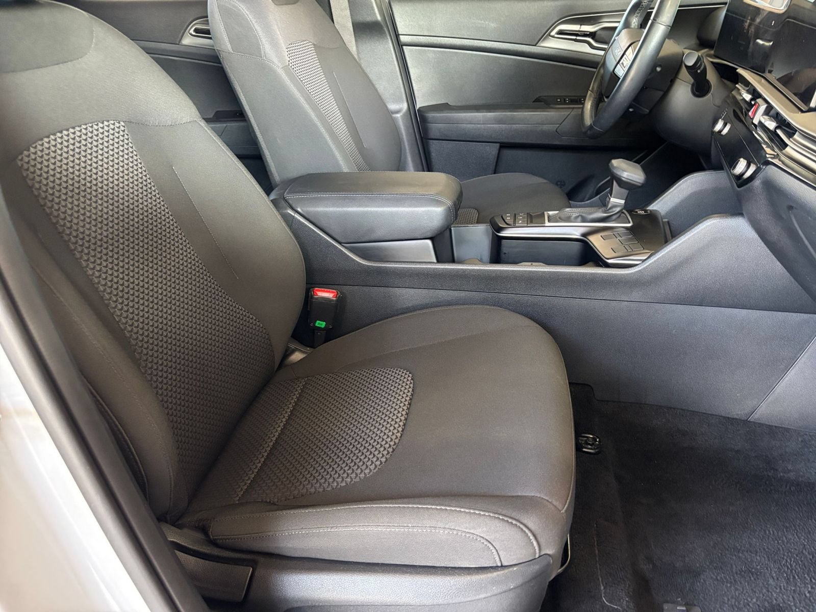 Used 2026 Kia Sportage LX FWD image 30