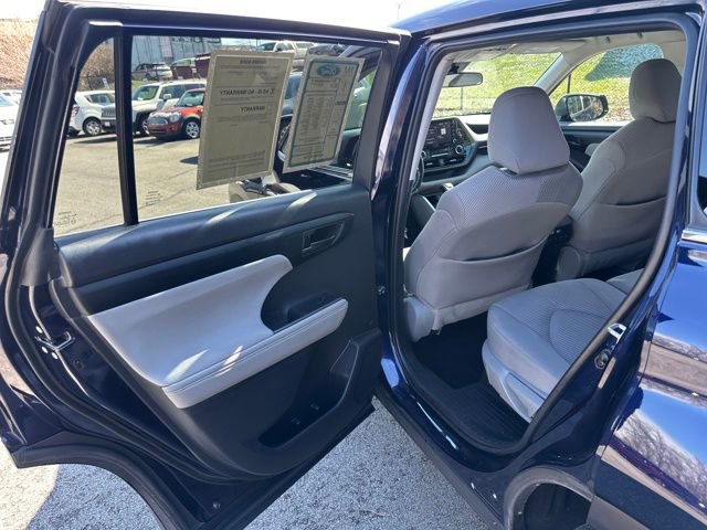 Used 2022 Toyota Highlander LE image 22
