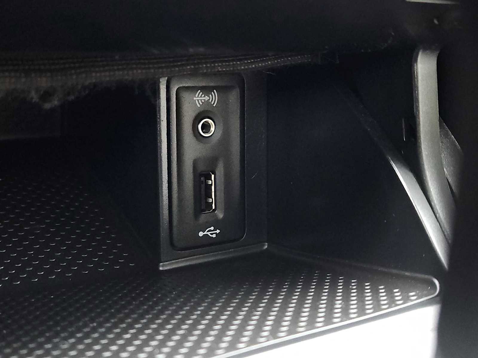 Used 2018 Volkswagen Golf SE image 18