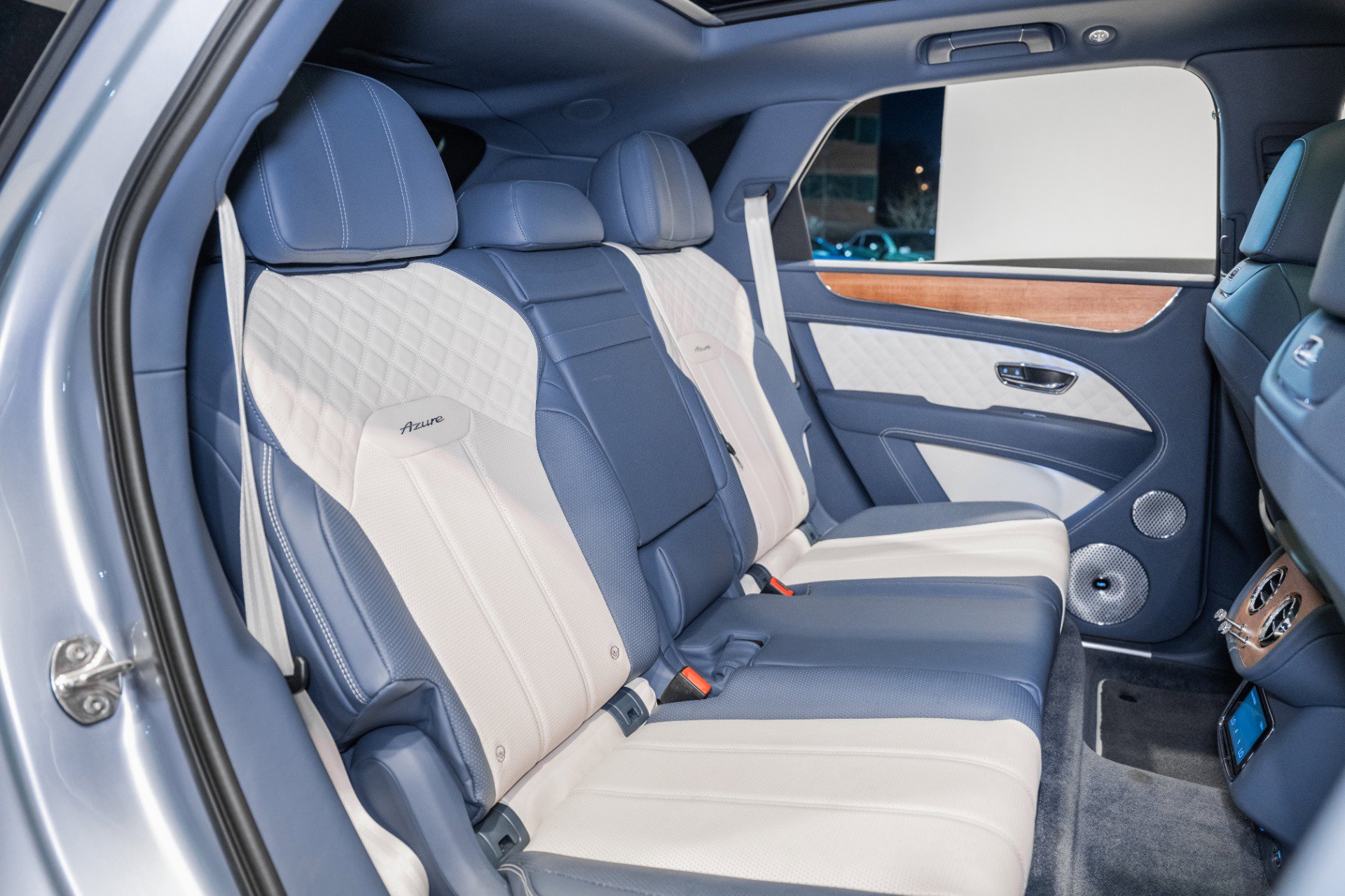 Used 2023 Bentley Bentayga image 26