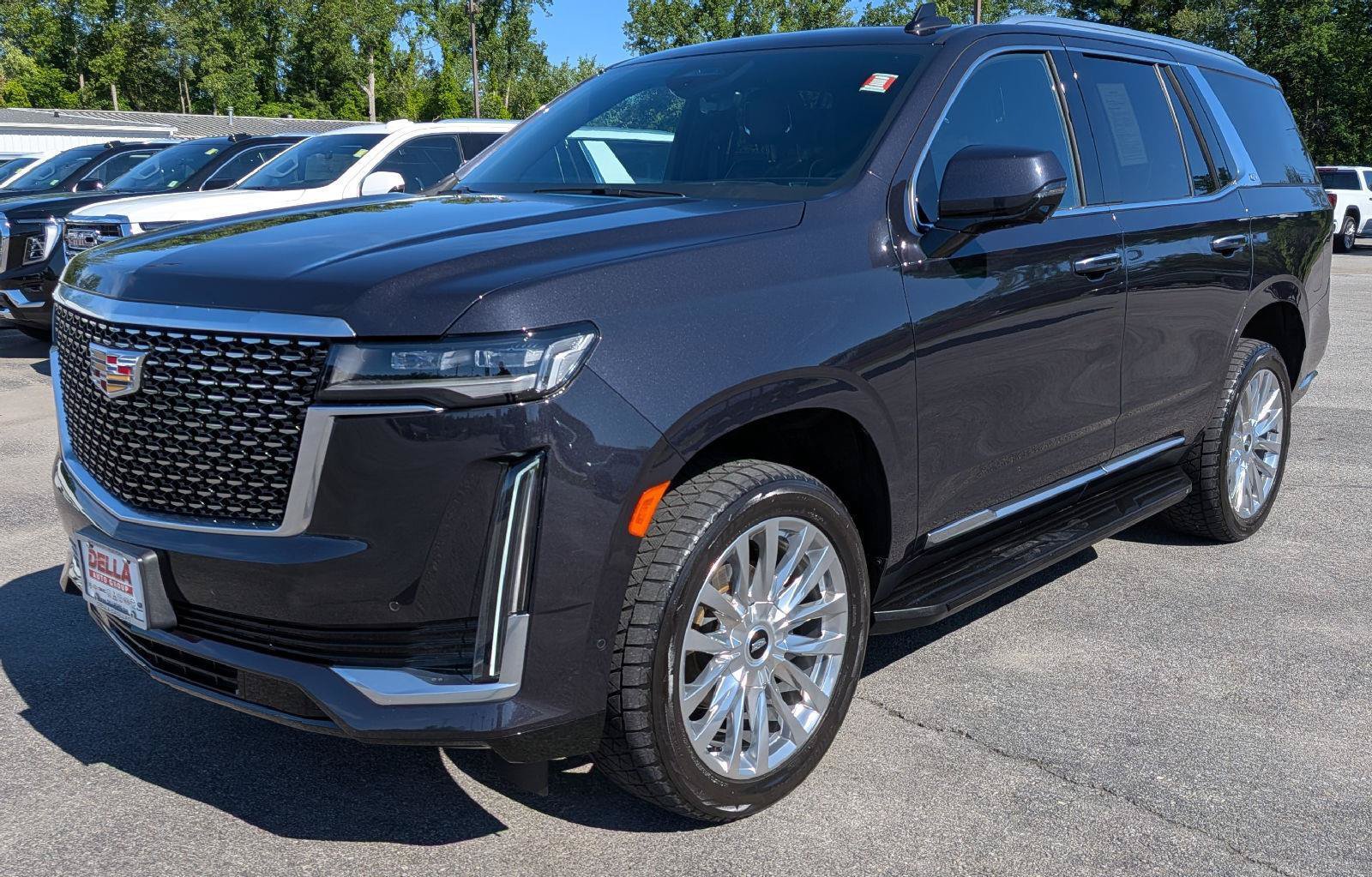 Used 2023 Cadillac Escalade Premium Luxury AWD/4WD image 3