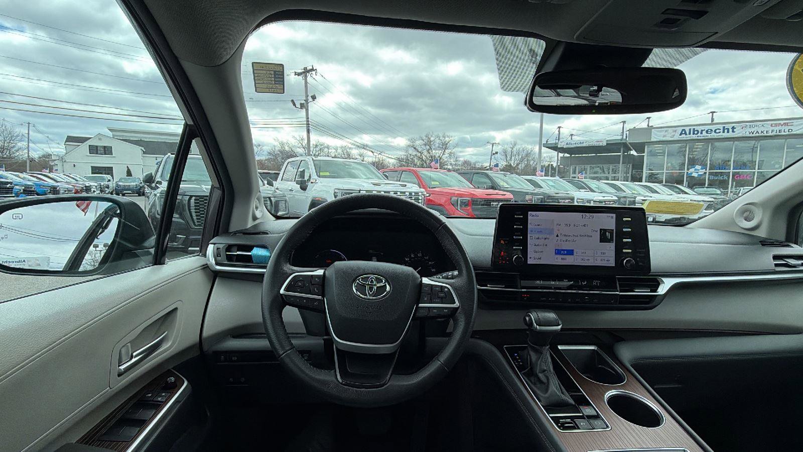 Used 2024 Toyota Sienna XLE w/ XLE Plus Package image 20