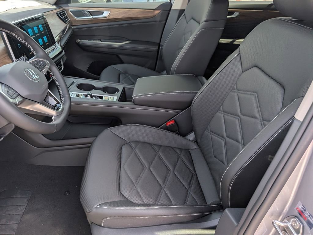 Used 2025 Volkswagen Atlas SE image 11
