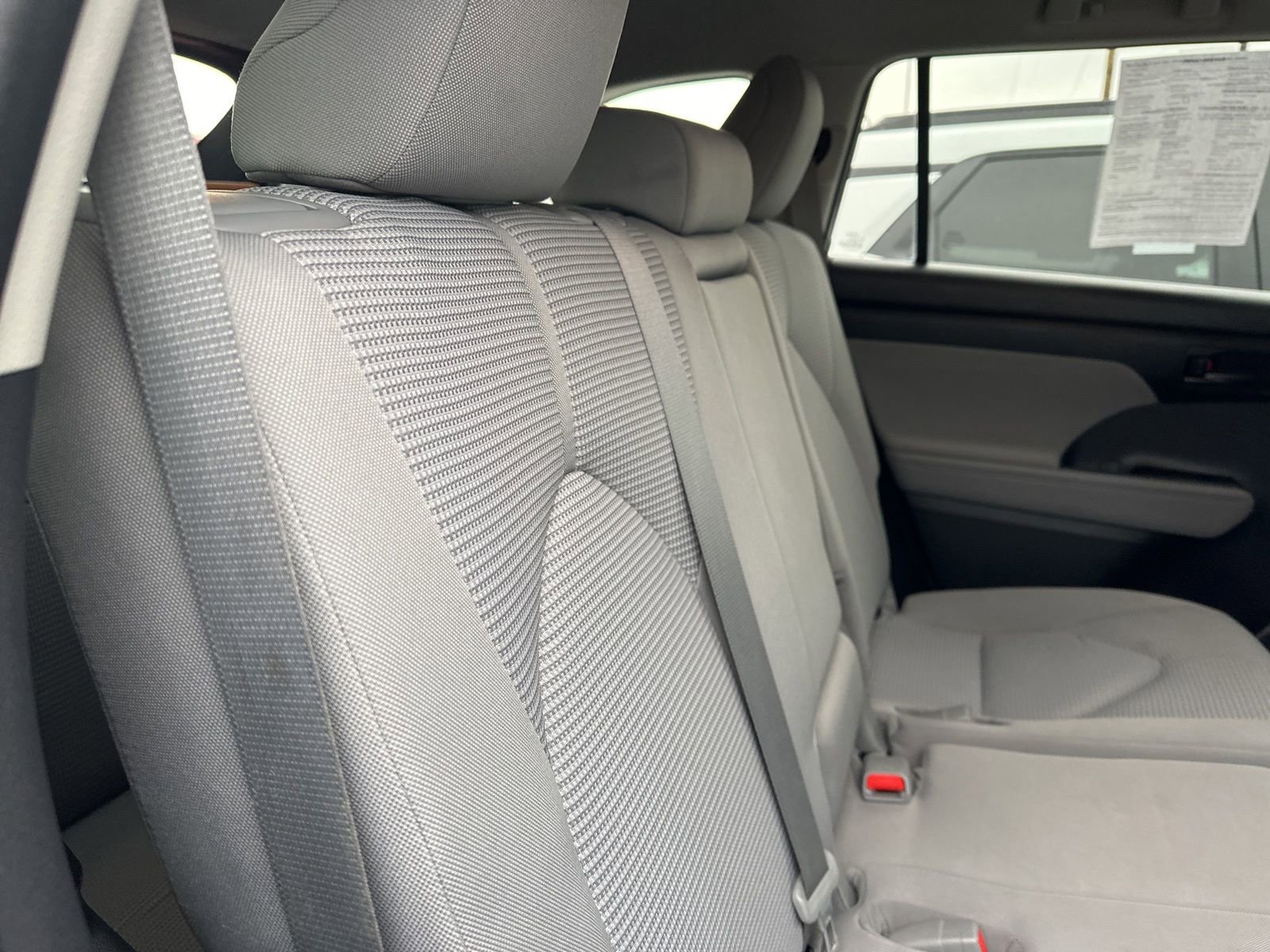 Used 2021 Toyota Highlander LE image 31