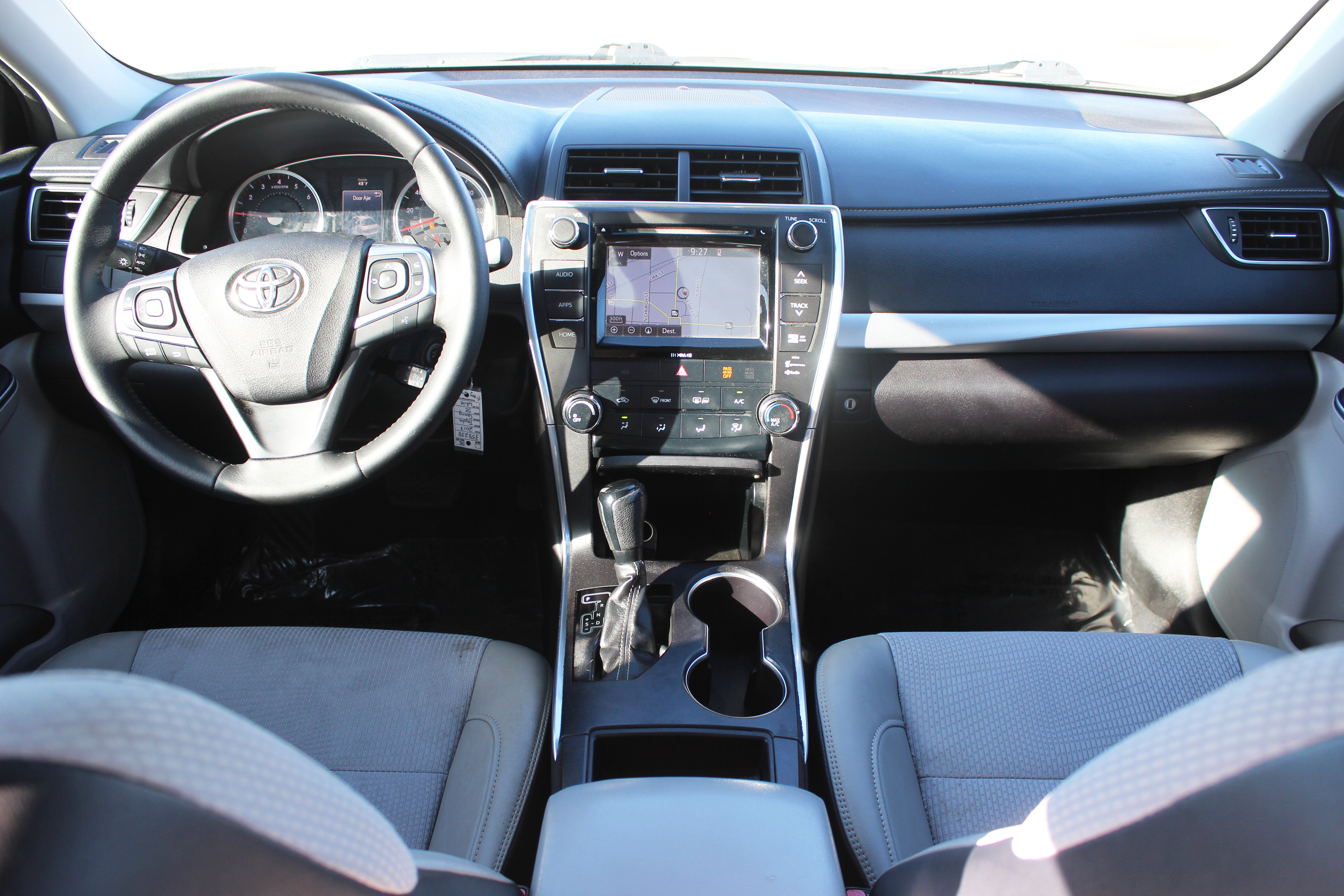 Used 2017 Toyota Camry SE w/ Moonroof Package image 22