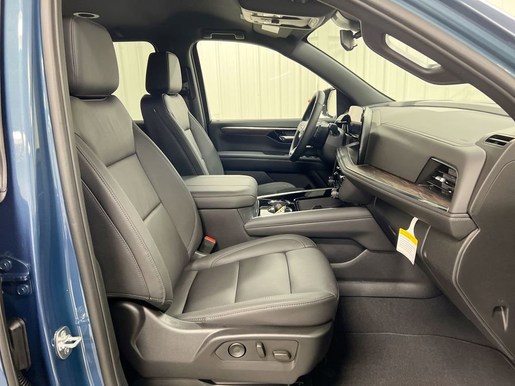 Used 2025 Chevrolet Suburban LT image 22