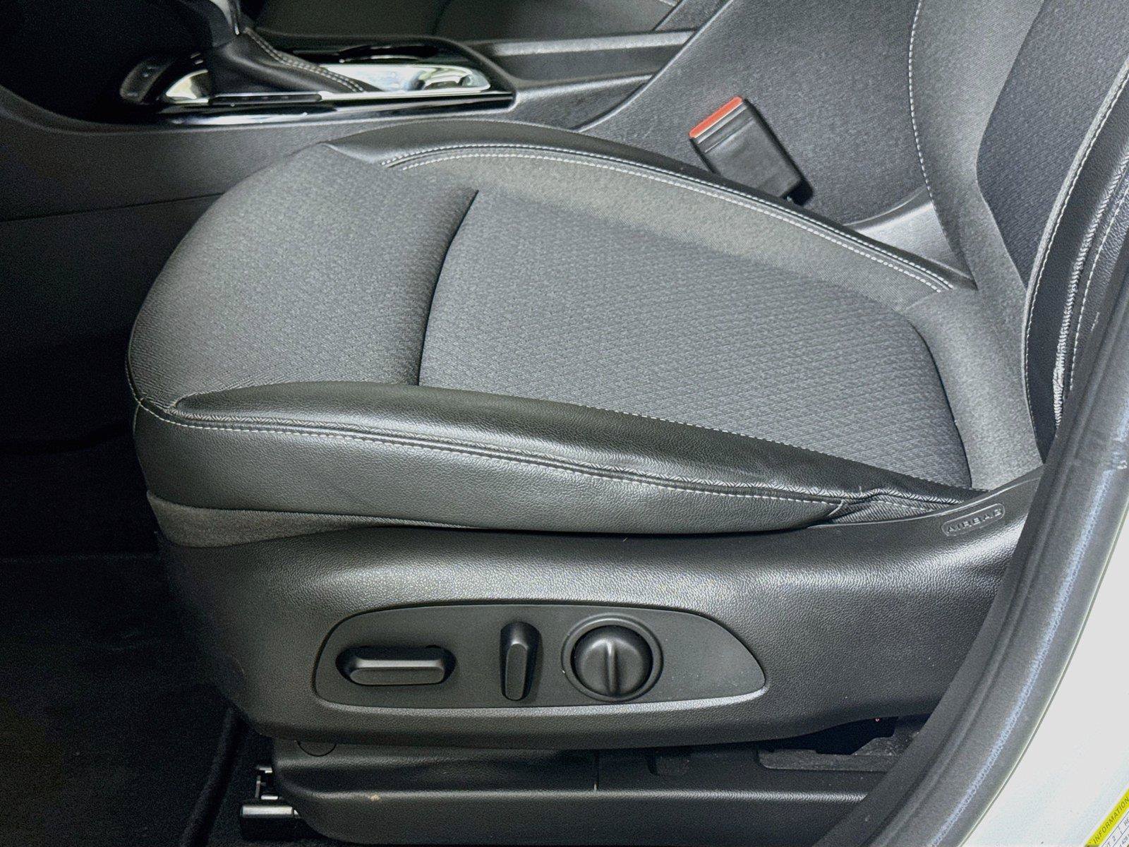 Used 2023 Buick Encore GX Select w/ Sport Touring Package FWD image 17