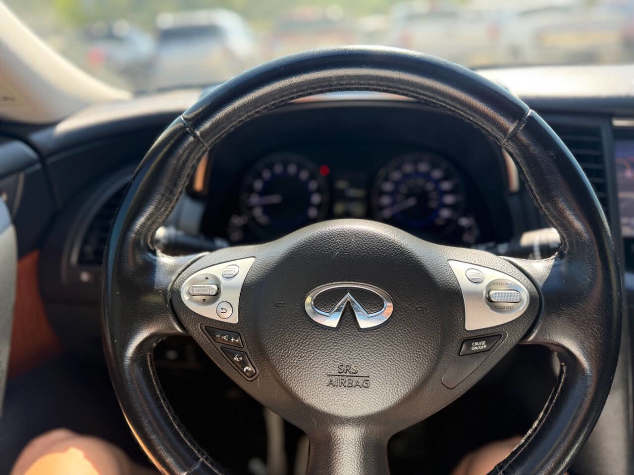 Used 2016 INFINITI QX70 2WD w/ Premium Package image 16