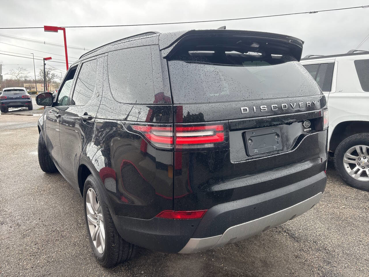 Used 2017 Land Rover Discovery HSE image 4