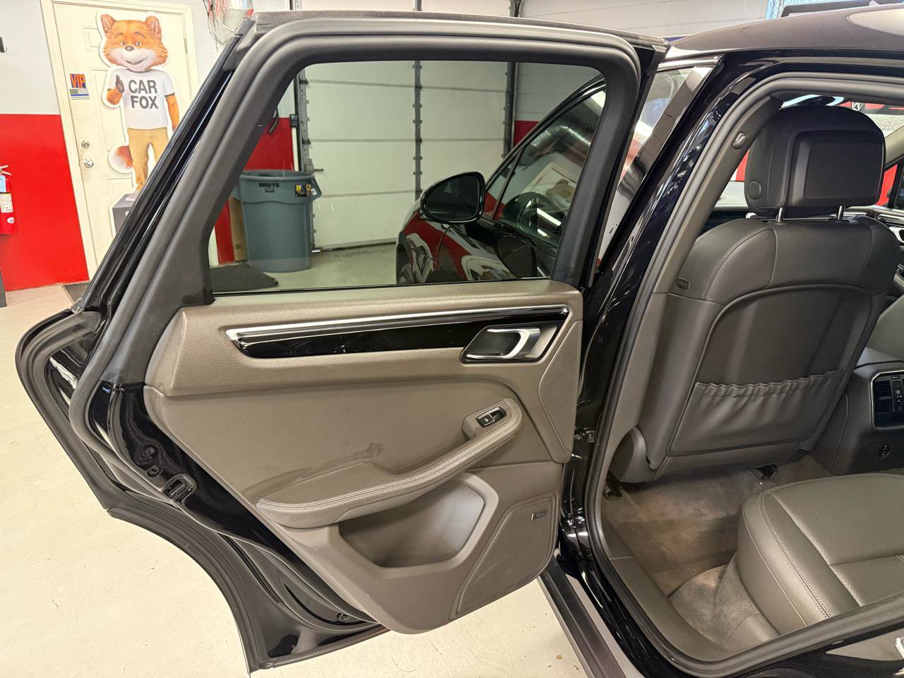Used 2021 Porsche Macan S AWD/4WD image 38