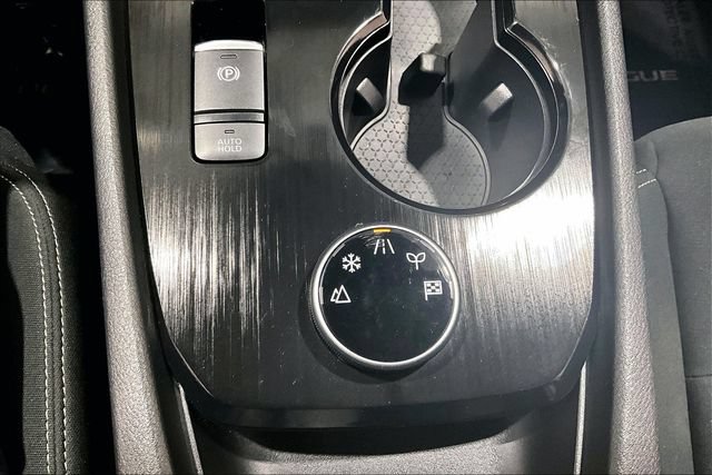 Used 2023 Nissan Rogue S AWD/4WD image 21