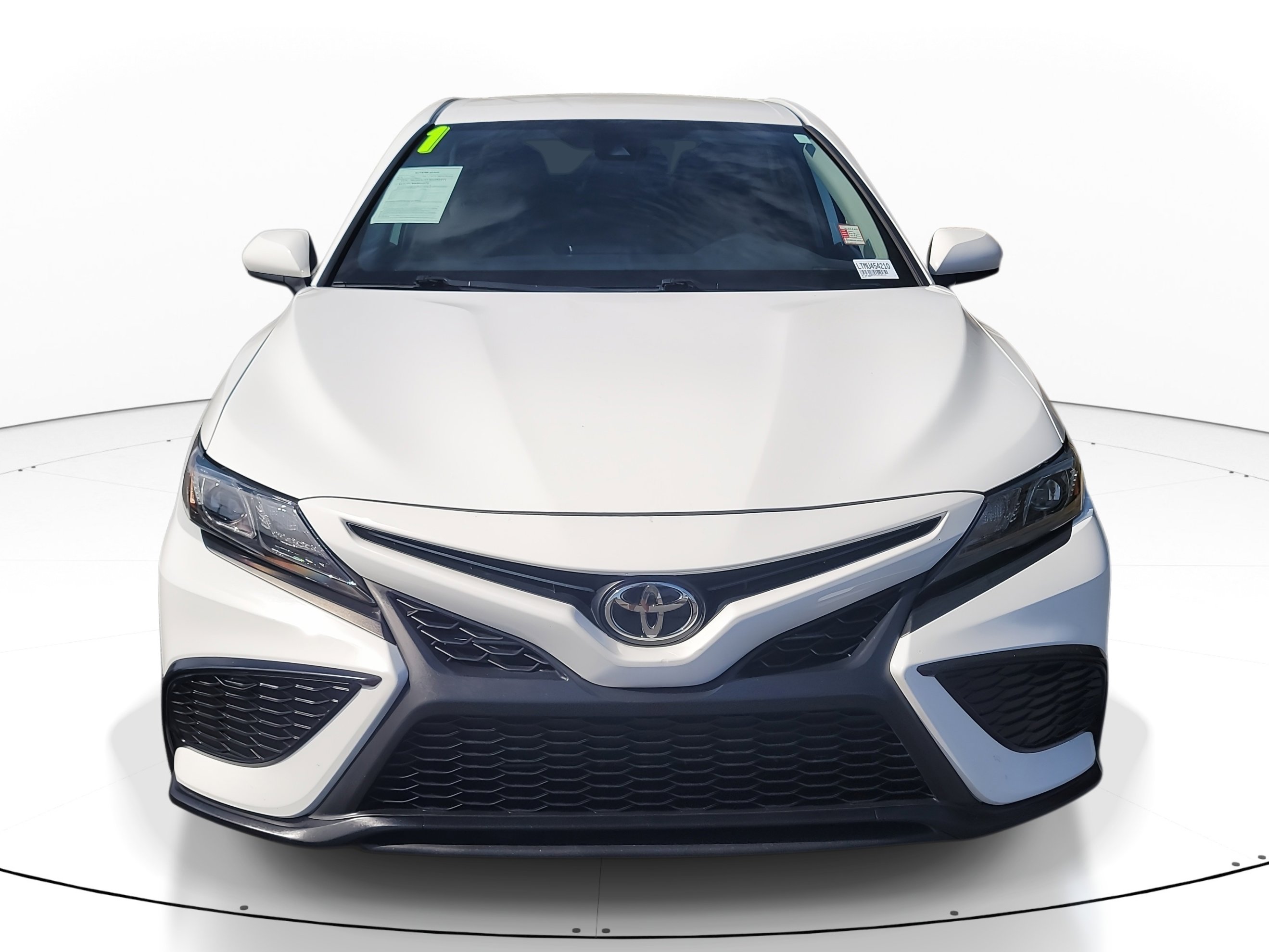 Used 2021 Toyota Camry SE image 2