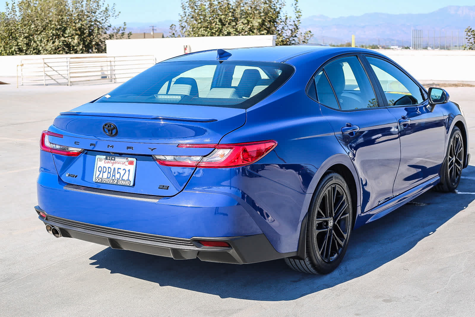 Used 2025 Toyota Camry SE w/ Convenience Package FWD image 5