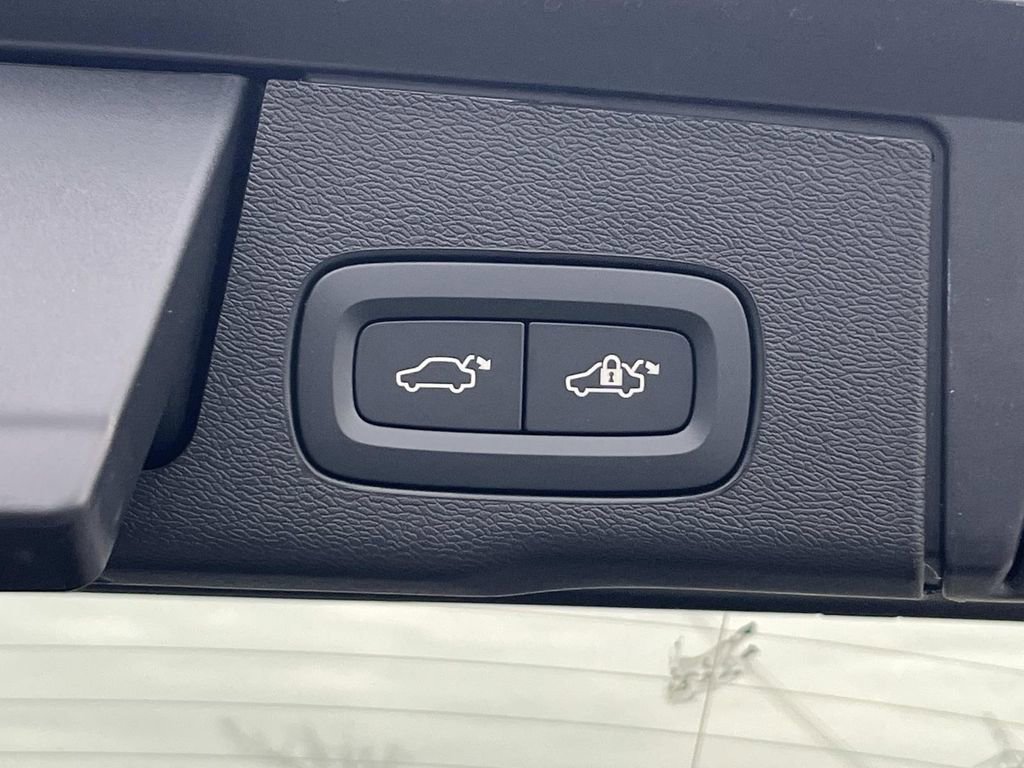 New 2026 Volvo XC60 B5 Ultra w/ Climate Package image 13