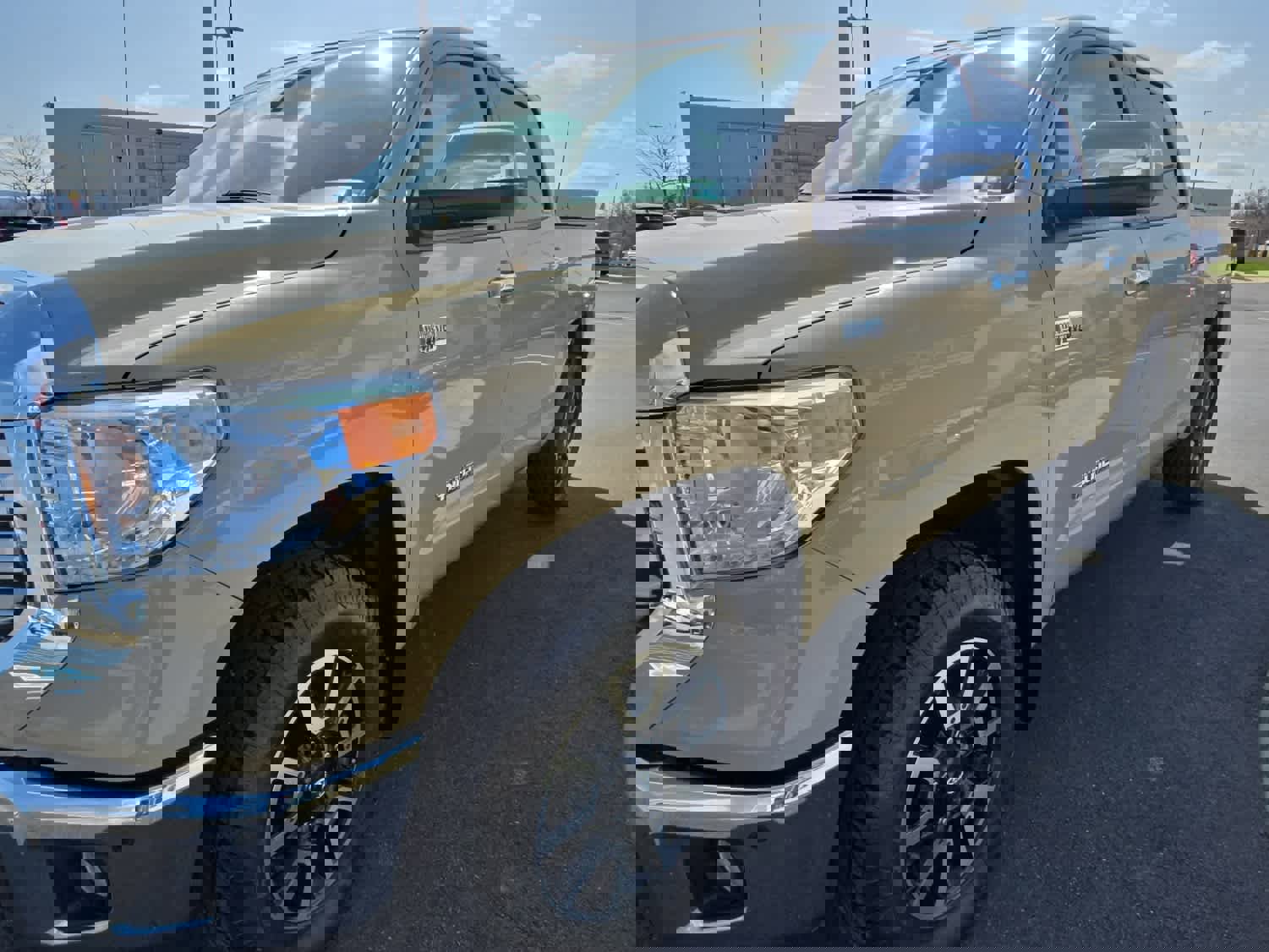 Used 2017 Toyota Tundra Limited w/ Limited Premium Package image 4