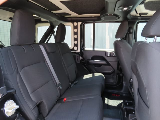 Used 2018 Jeep Wrangler Unlimited Sahara w/ Dual Top Group AWD/4WD image 29
