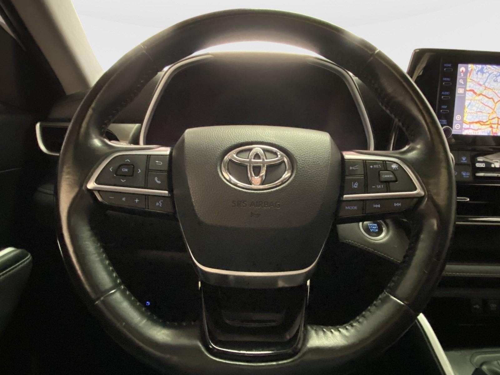 Used 2020 Toyota Highlander XLE AWD/4WD image 27