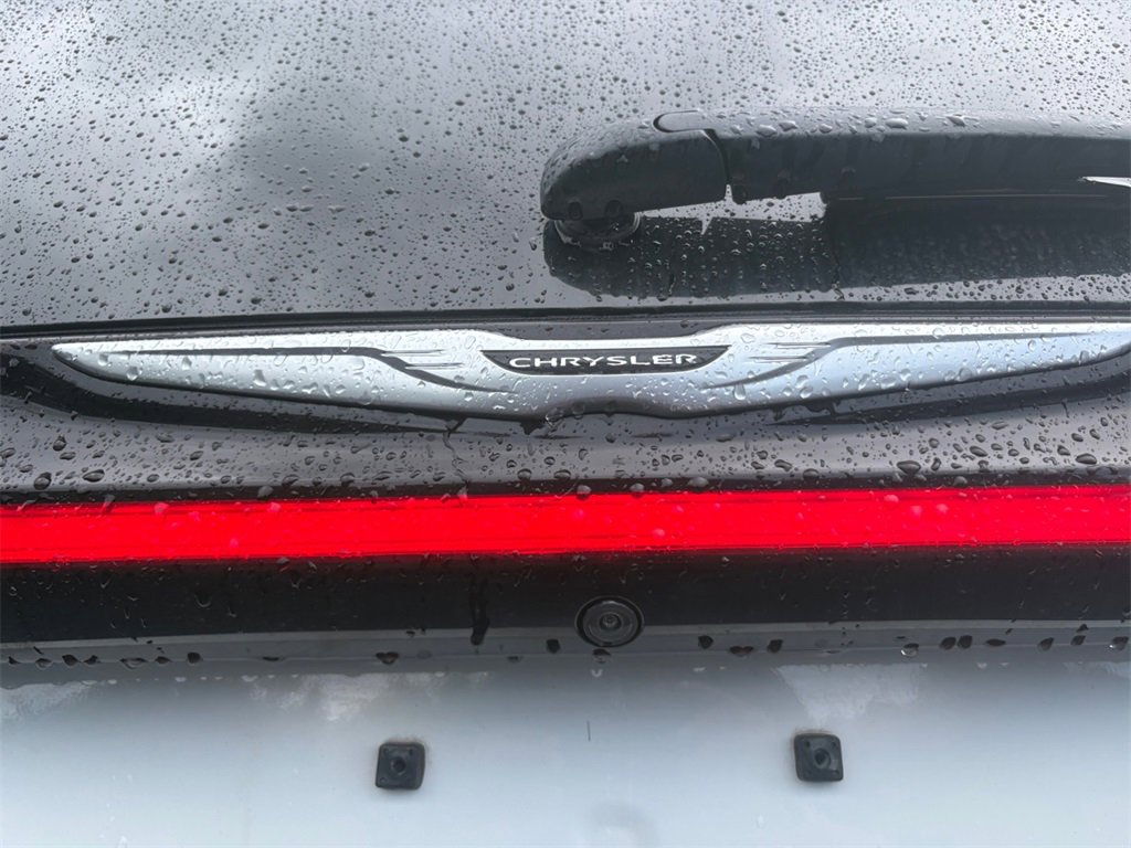 Used 2023 Chrysler Pacifica Limited w/ Trailer Tow Group image 17