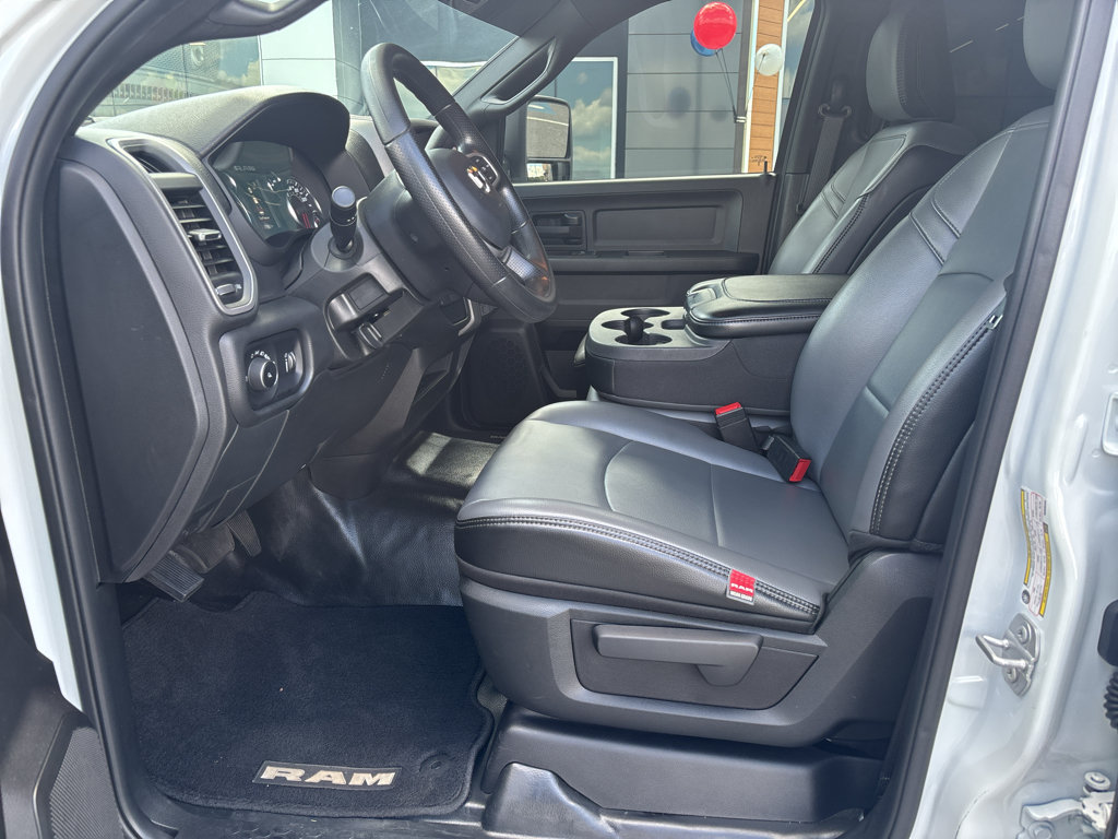 Used 2024 RAM 3500 Tradesman w/ Chrome Appearance Group AWD/4WD image 16