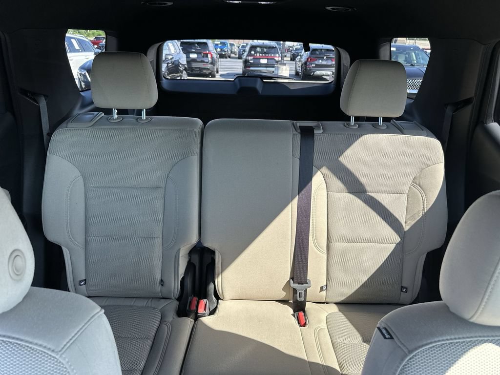 Used 2023 Chevrolet Traverse LS w/ Safety Package FWD image 13