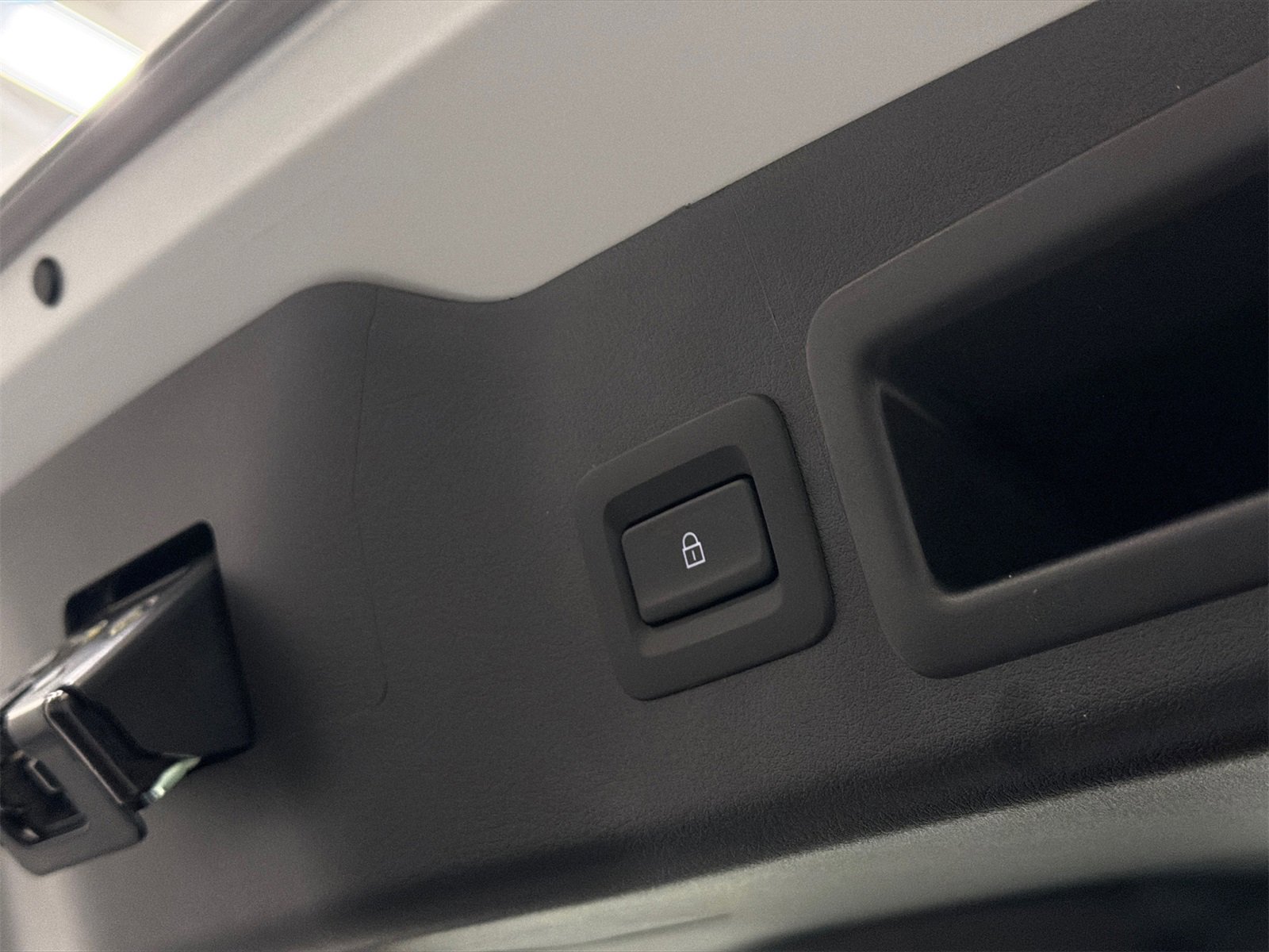 Certified 2025 MAZDA MAZDA3 s Sport image 9