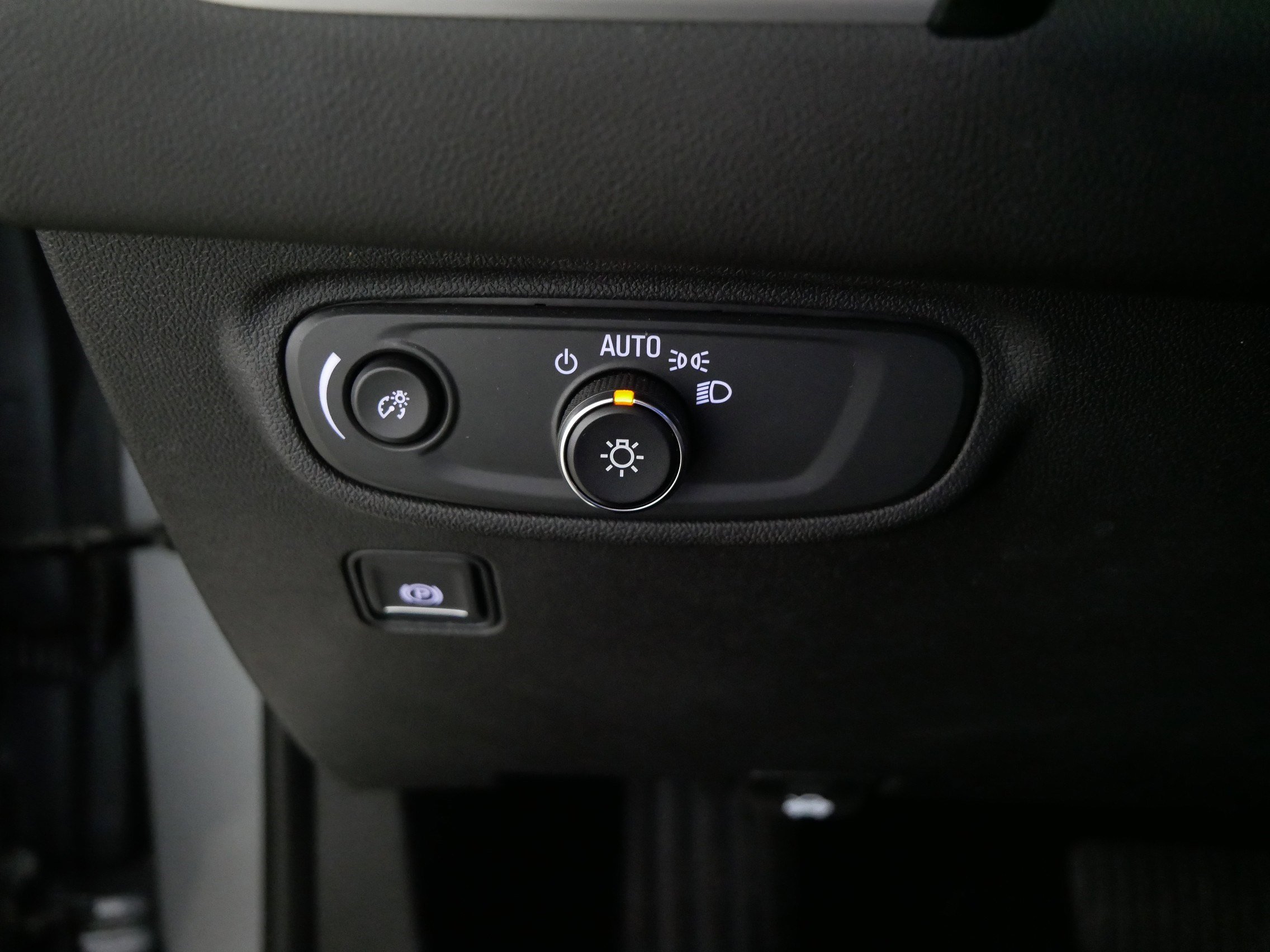 Used 2023 GMC Terrain SLE w/ Driver Convenience Package image 26