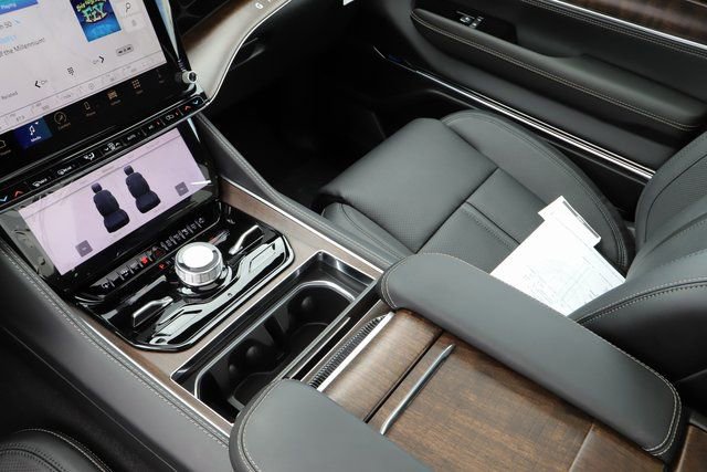 New 2024 Jeep Grand Wagoneer L 4WD w/ Convenience Group III image 37