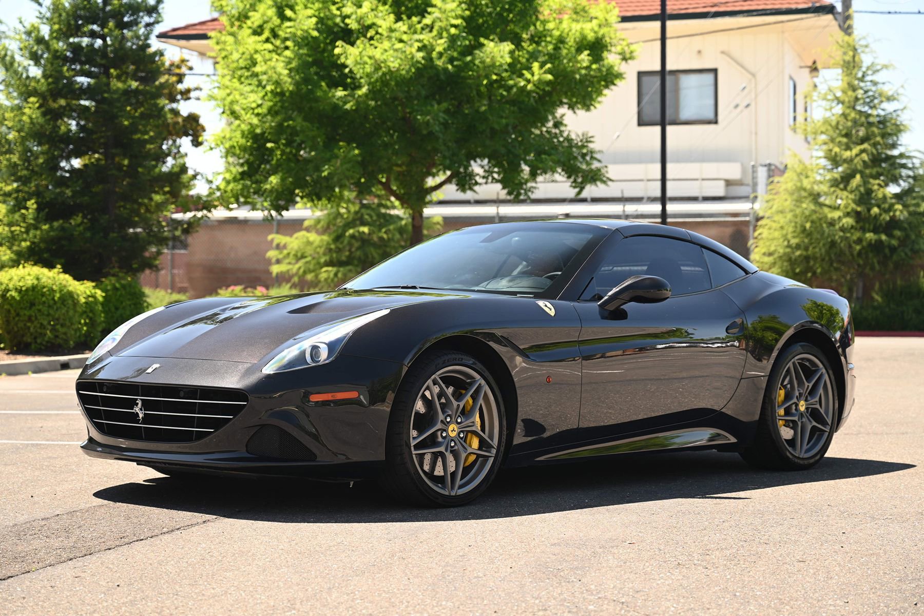 Used 2016 Ferrari California T RWD image 18