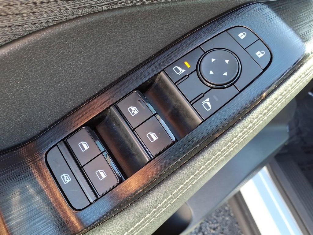 Used 2022 Nissan Rogue SV image 12