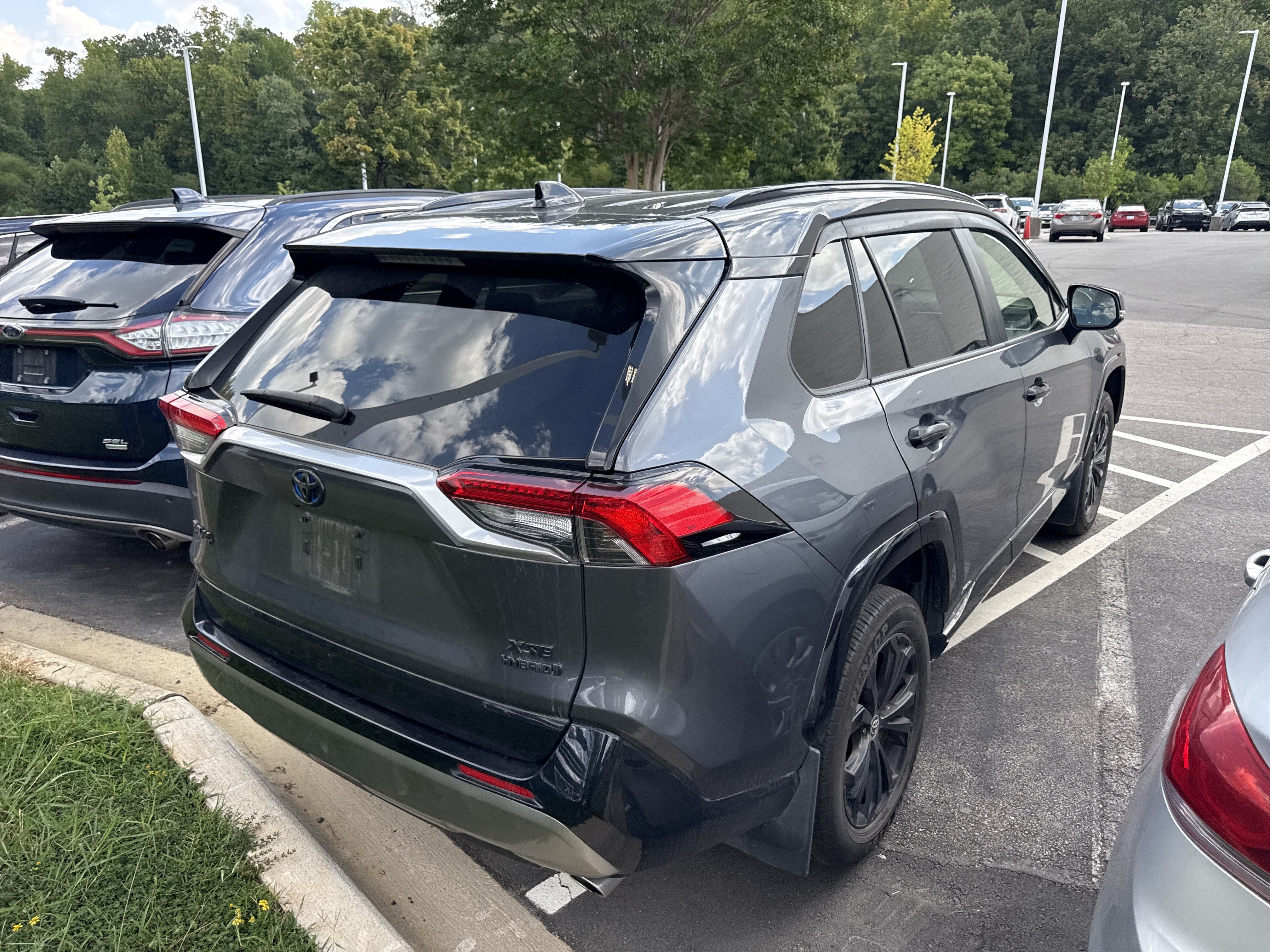 Used 2024 Toyota RAV4 XSE AWD/4WD image 42